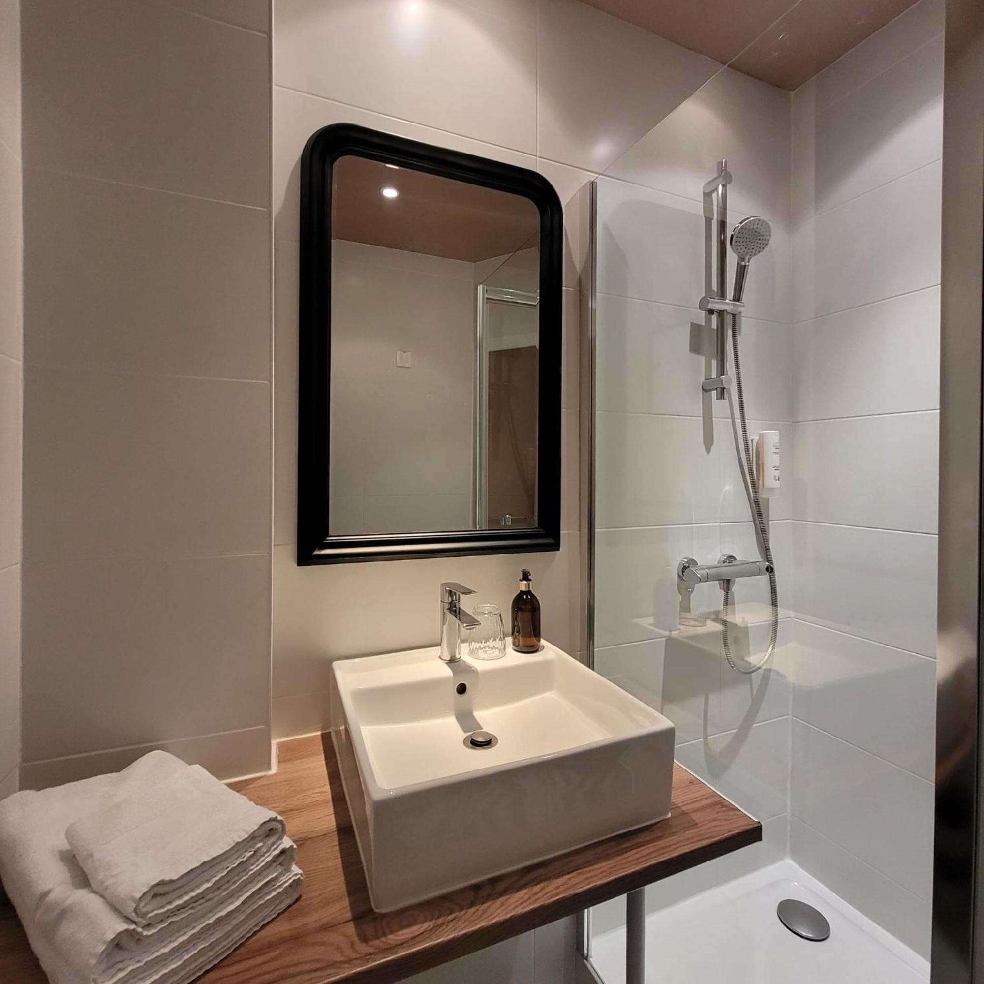 Hotel Rive Sud 希农 外观 照片