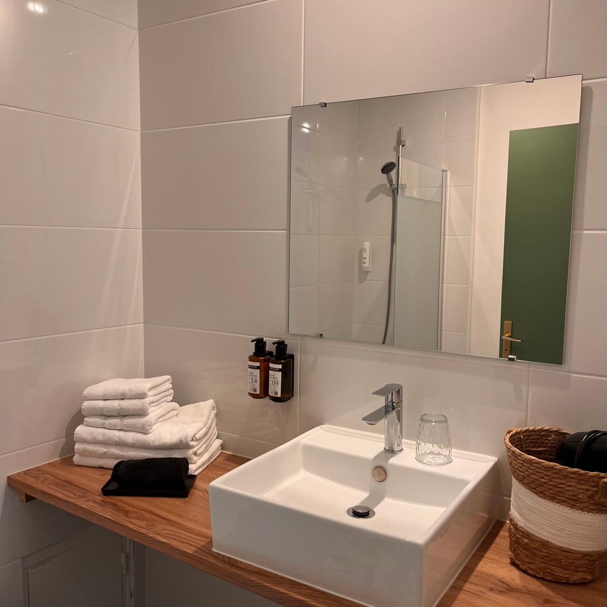 Hotel Rive Sud 希农 外观 照片