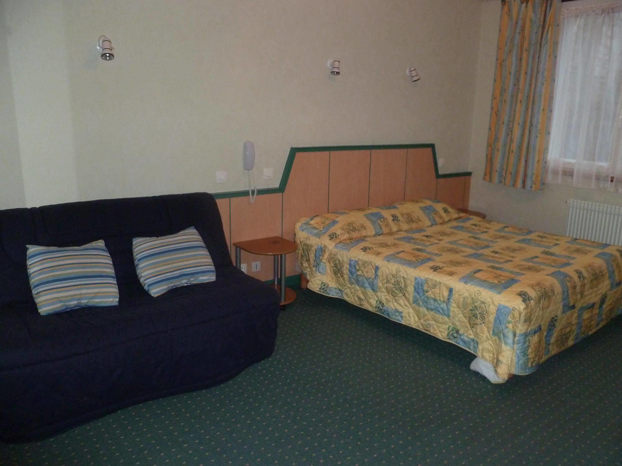 Hotel Rive Sud 希农 外观 照片