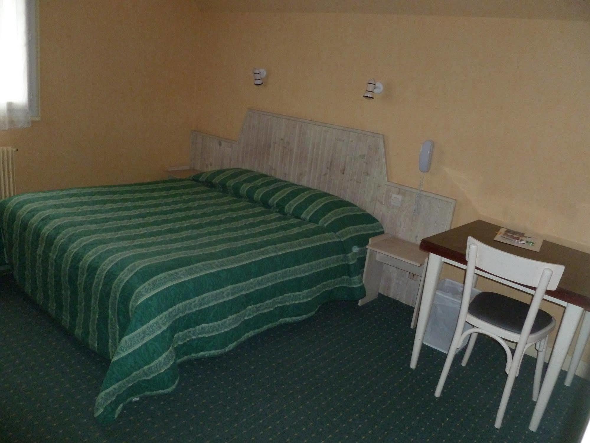 Hotel Rive Sud 希农 外观 照片