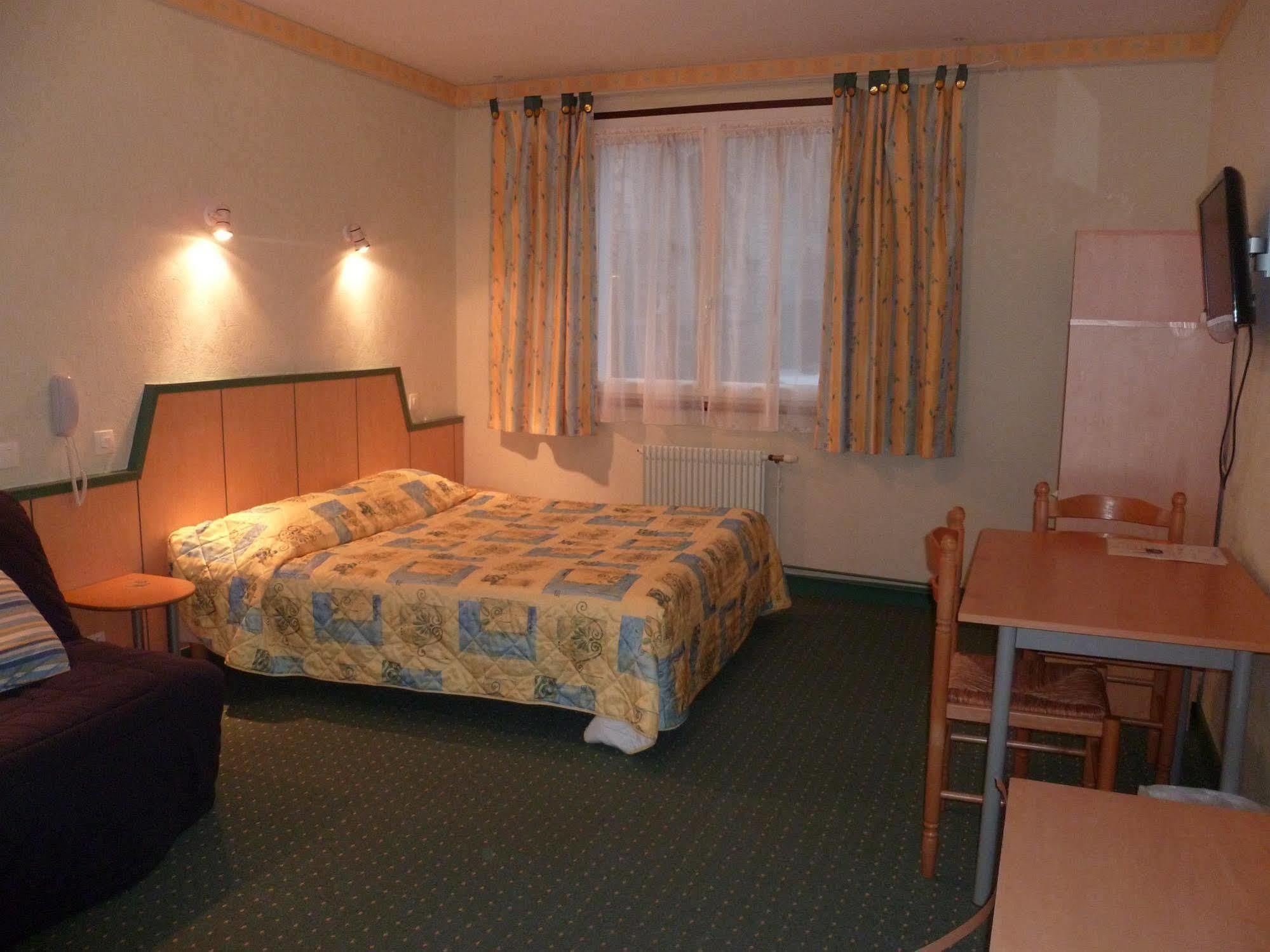 Hotel Rive Sud 希农 外观 照片